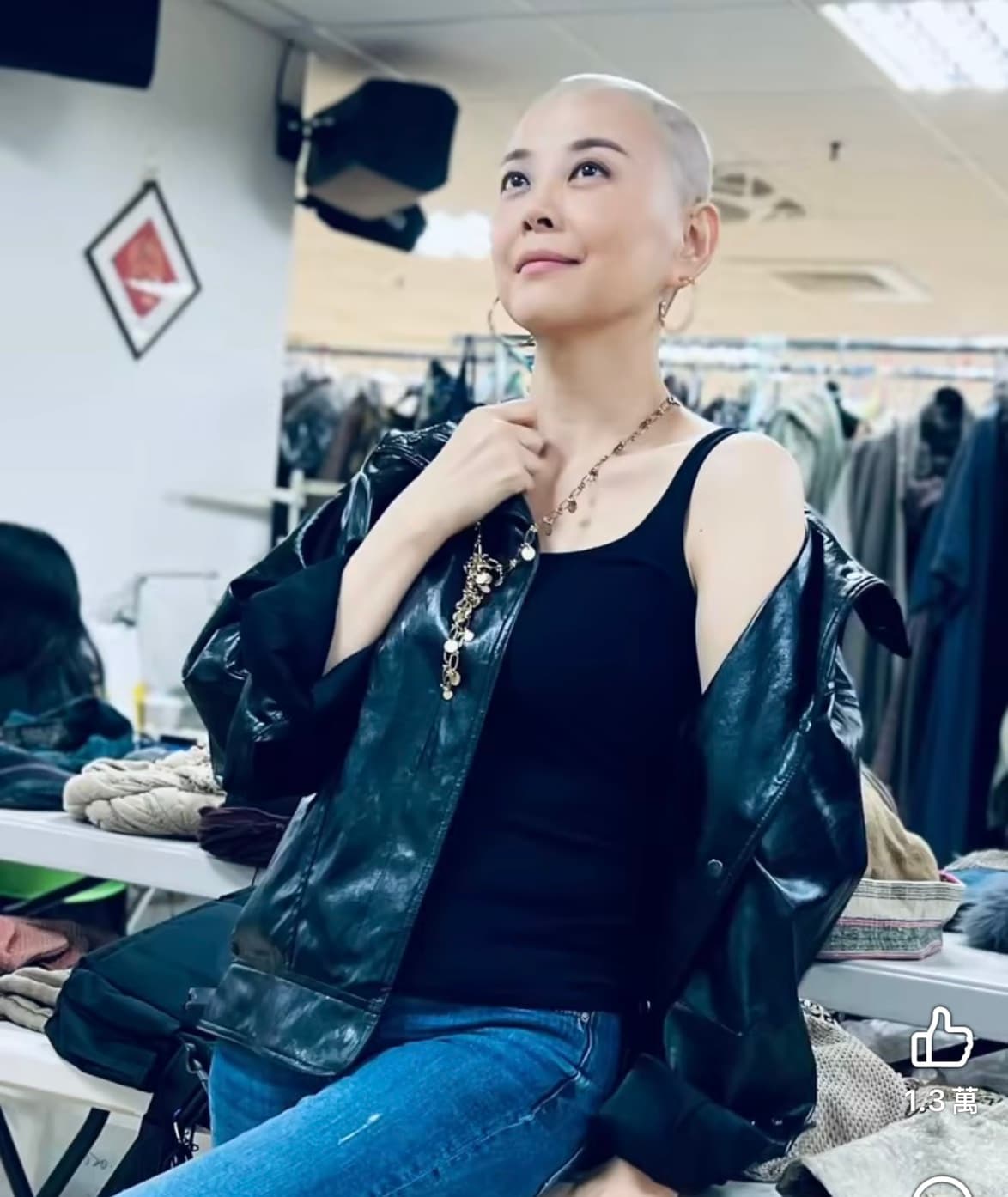 方馨为戏落发的照片，摘自脸书