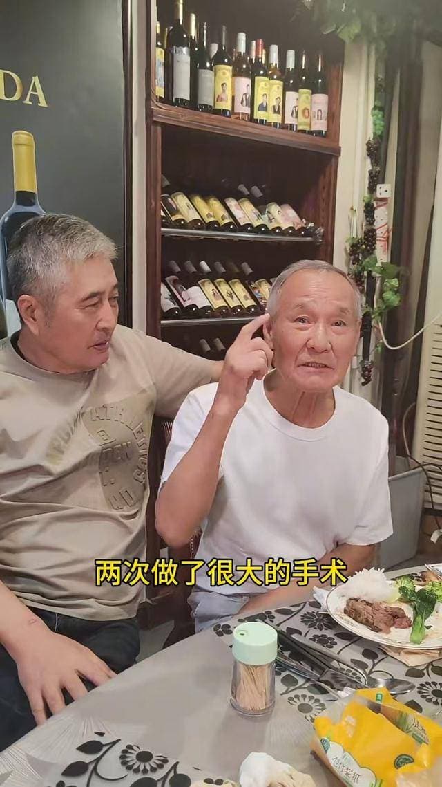 陈惠敏指着头部解释身体状况