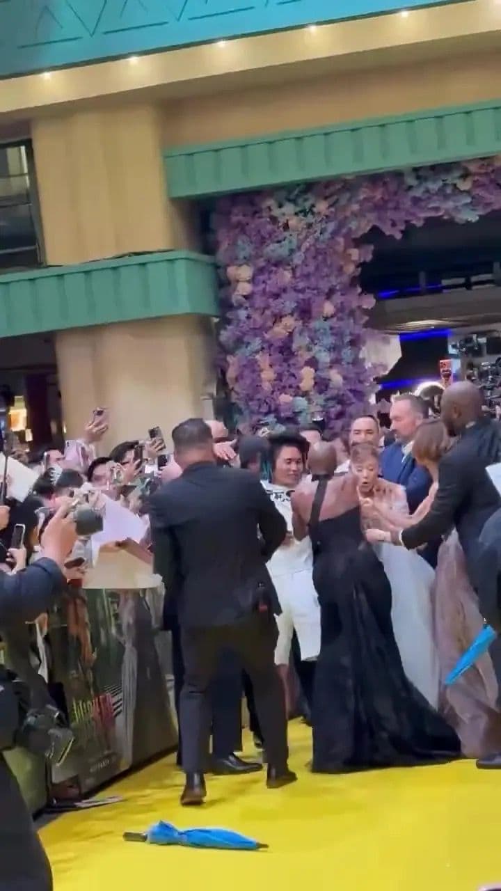 洛杉磯首映禮Cynthia受訪畫面