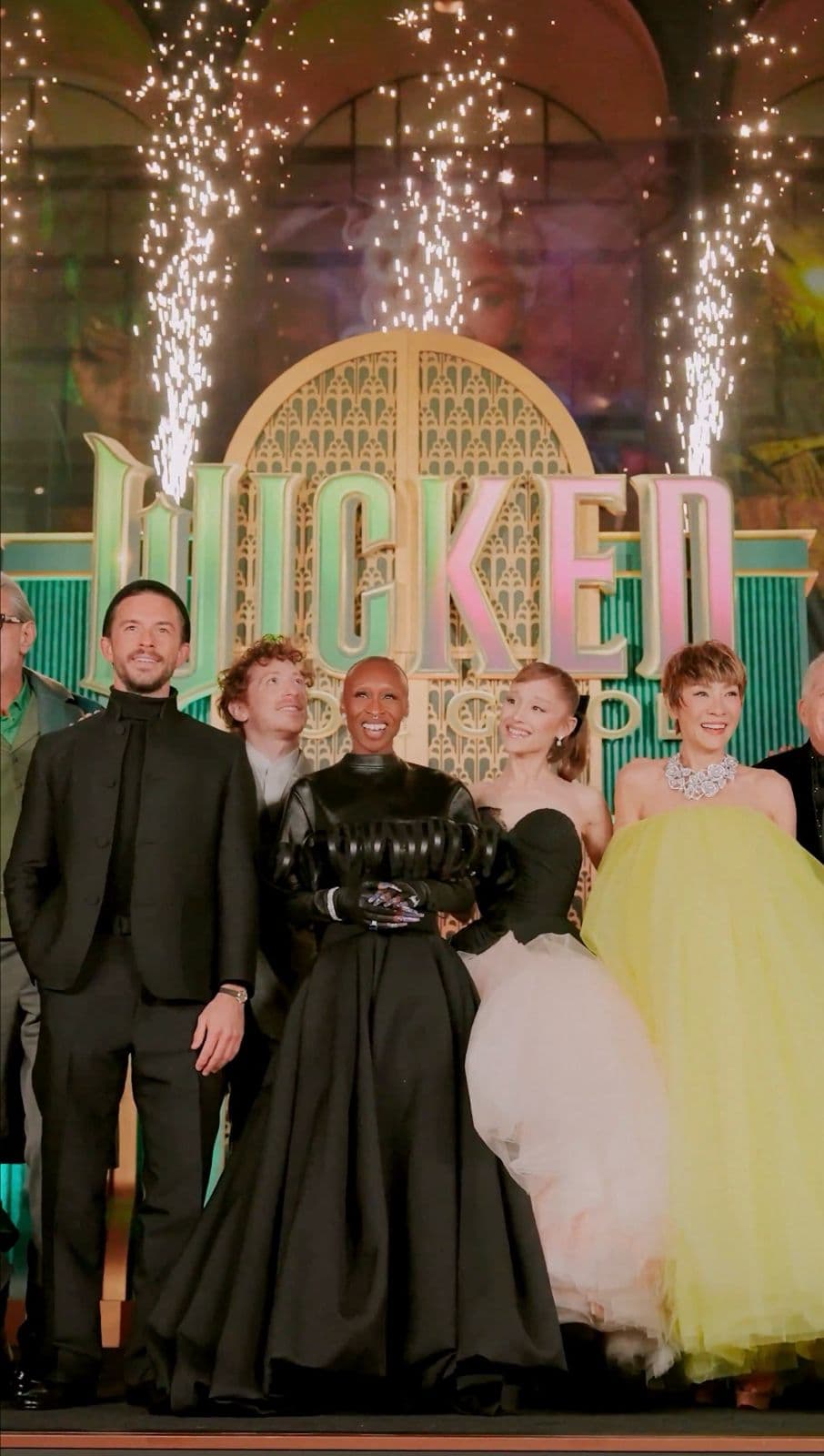 Cynthia 出席《魔法壞女巫2》首映爆粗回應Ariana受襲  網紅Johnson 因「公共滋擾罪」判監9日