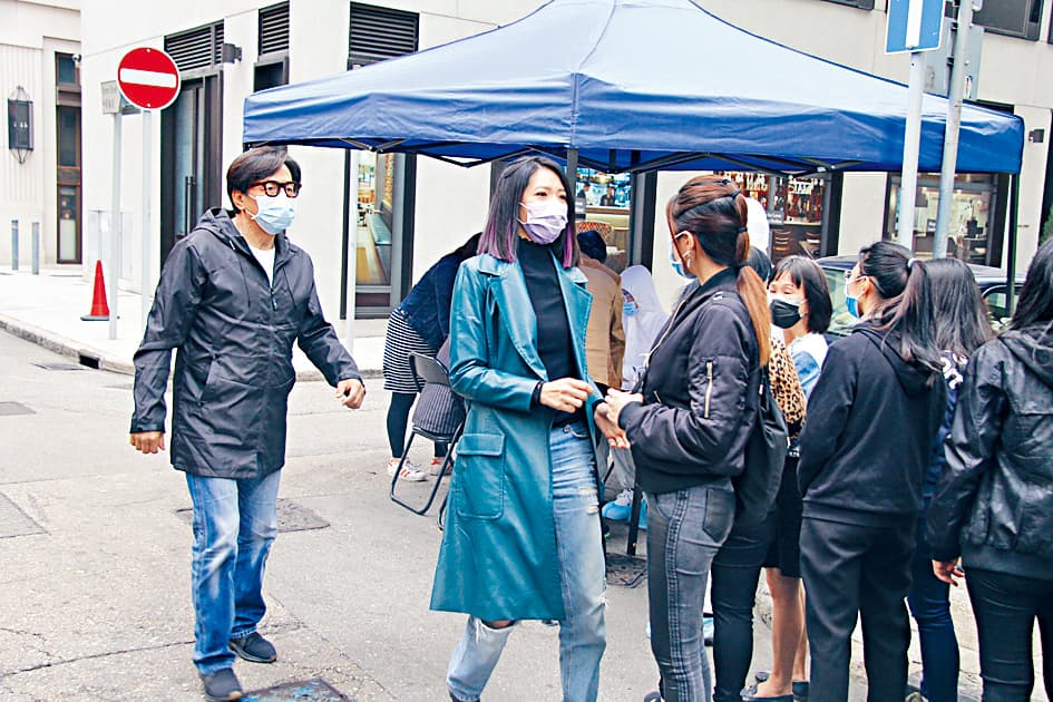 炜烈否认寿宴请帖的采访截图