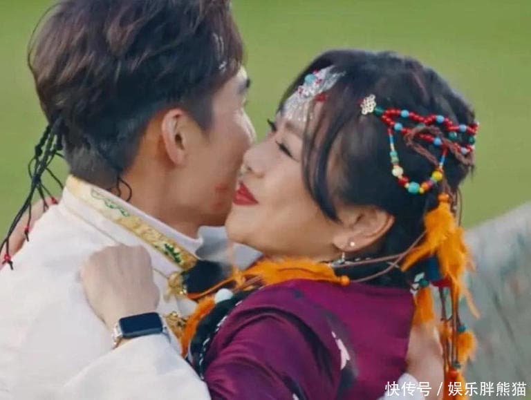 陈松伶微笑面对镜头的照片