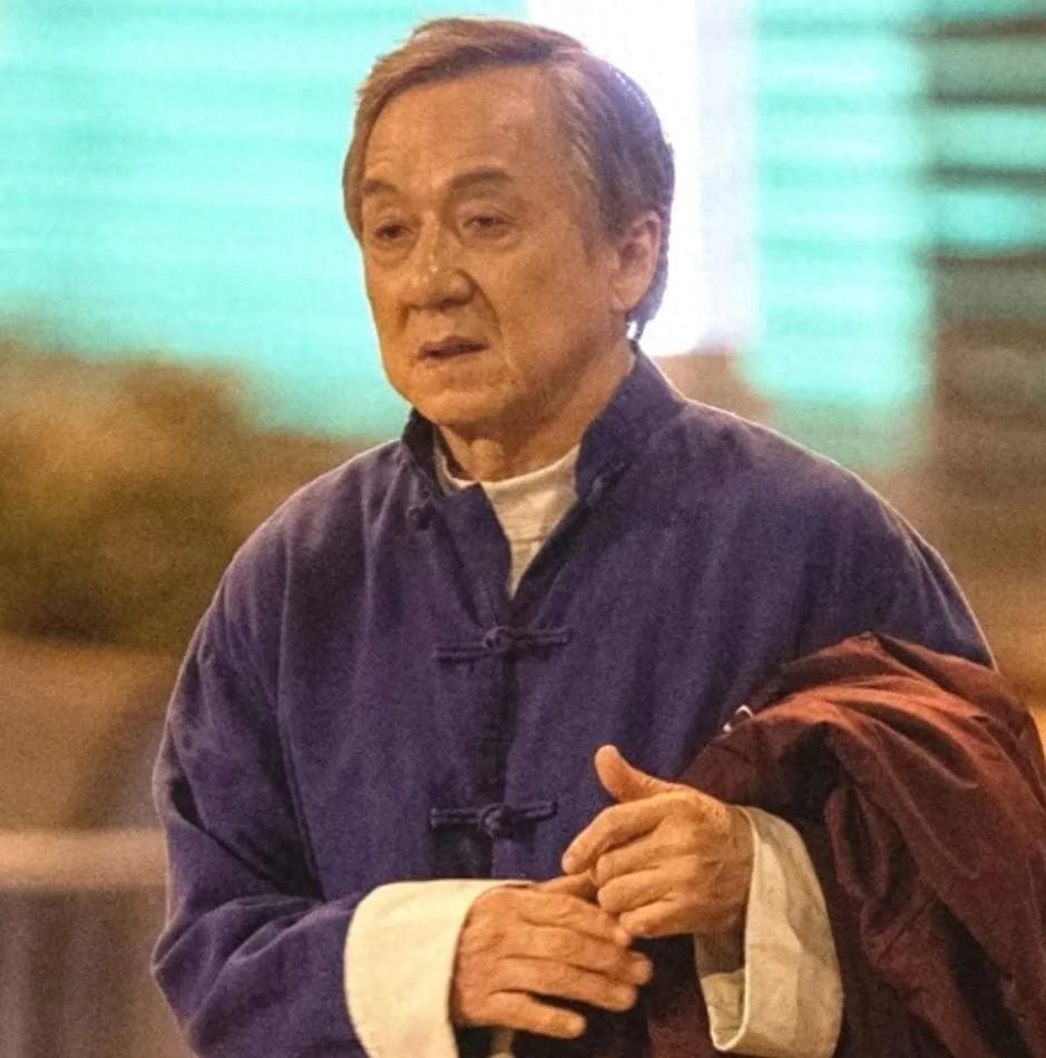 成龙71岁仍拍动作戏，回忆早年玩命拍戏经历