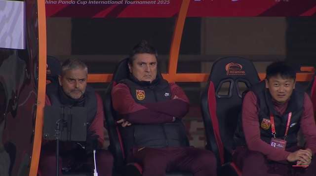 U22国足上半场防守稳健反击画面