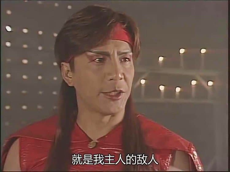 炜烈在《婚後事》中的废老角色造型照