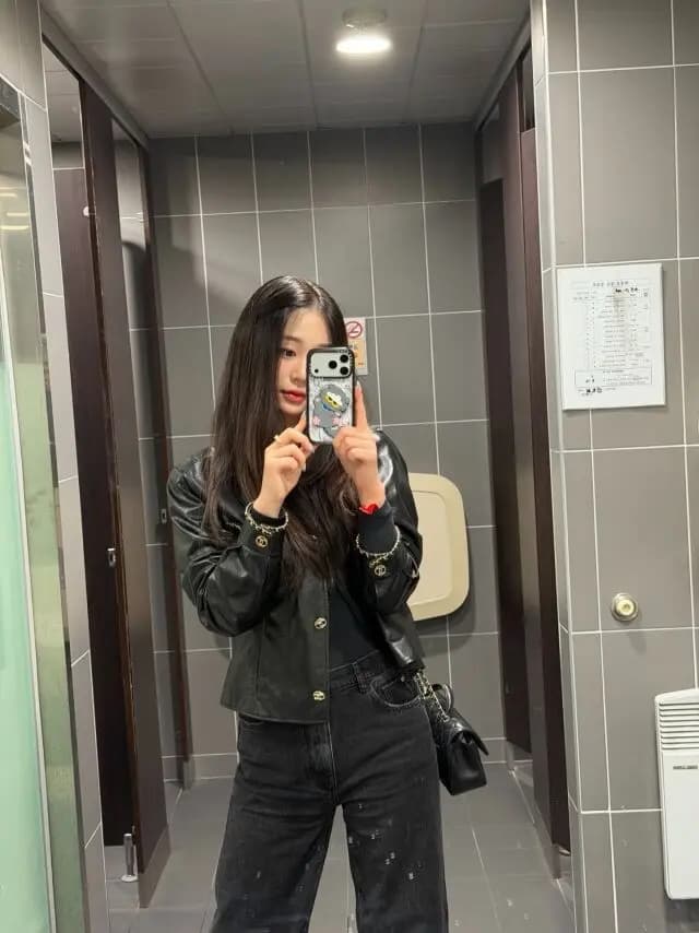 李朱英时尚Celine造型与权志龙随性格纹look 怀抱白雏菊花束温馨互动