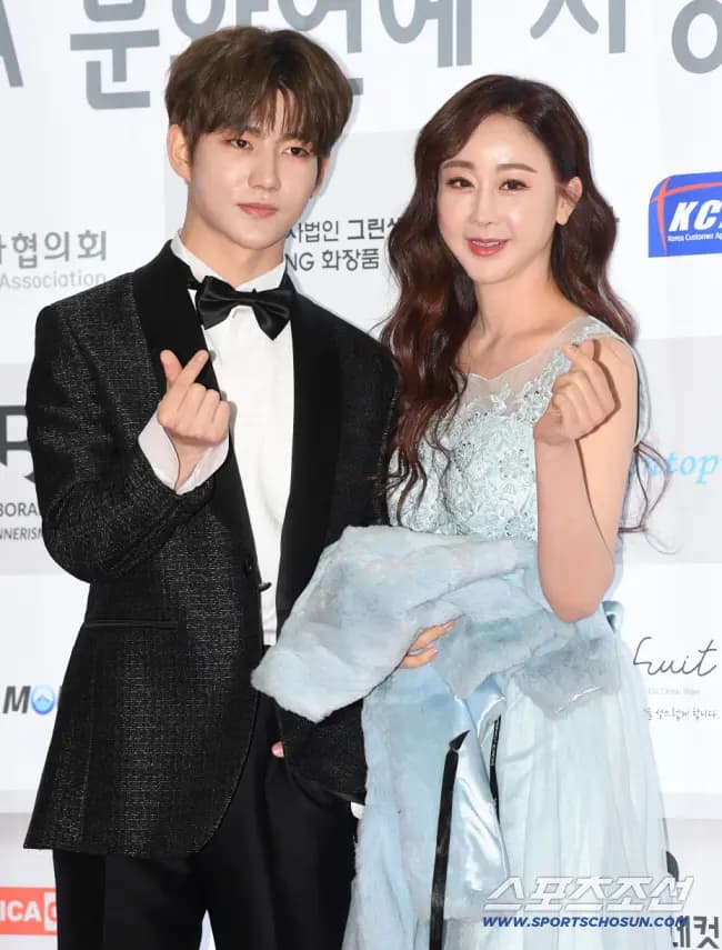 咸素媛健身时前夫金华从房间现身，离婚后同居温馨瞬间