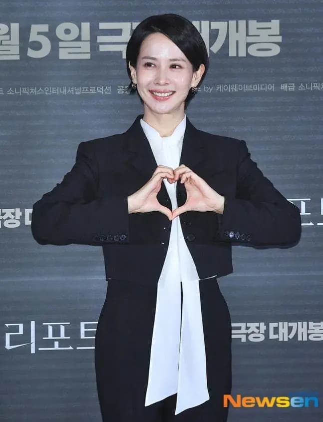 韩国演员乔余静汉南洞40亿顶层公寓购买新闻照片，汉江景观明星房产爆料