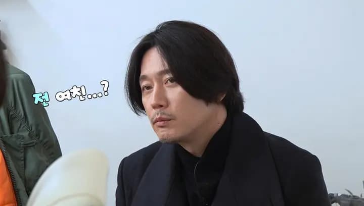 美发店升级申请者发型妆容，张赫询问分手足球内幕