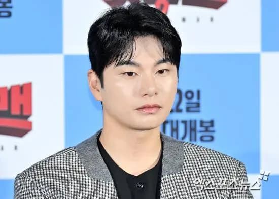 韩国演员李伊京娱乐新闻照片，玩什么呢下车争议焦点人物