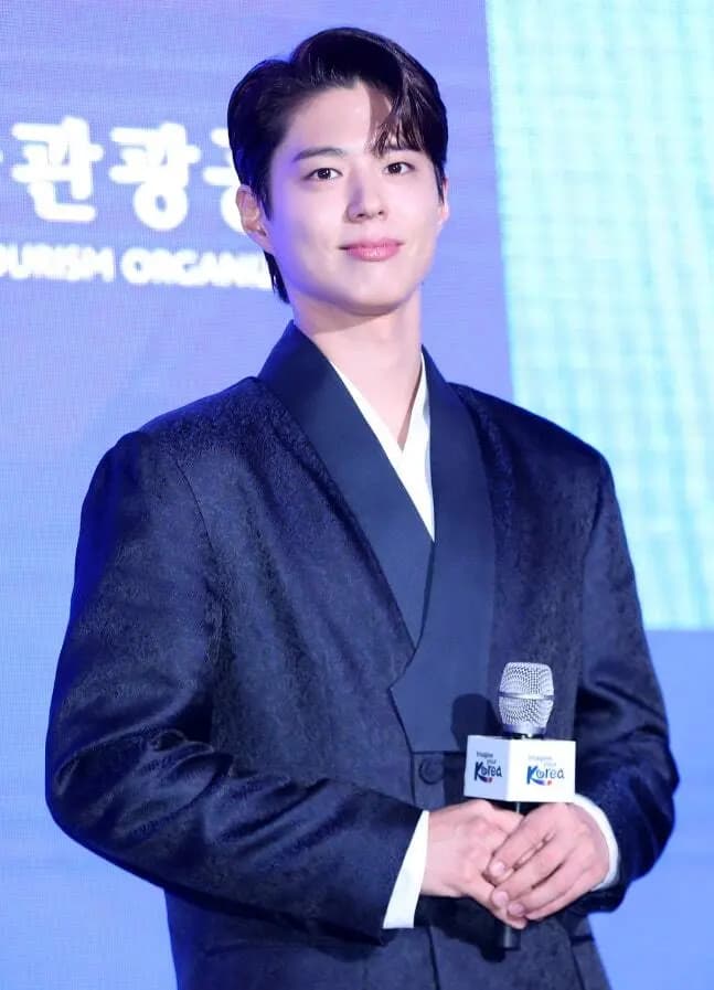 演员朴宝剑照片，新一代人气偶像年度艺人榜首