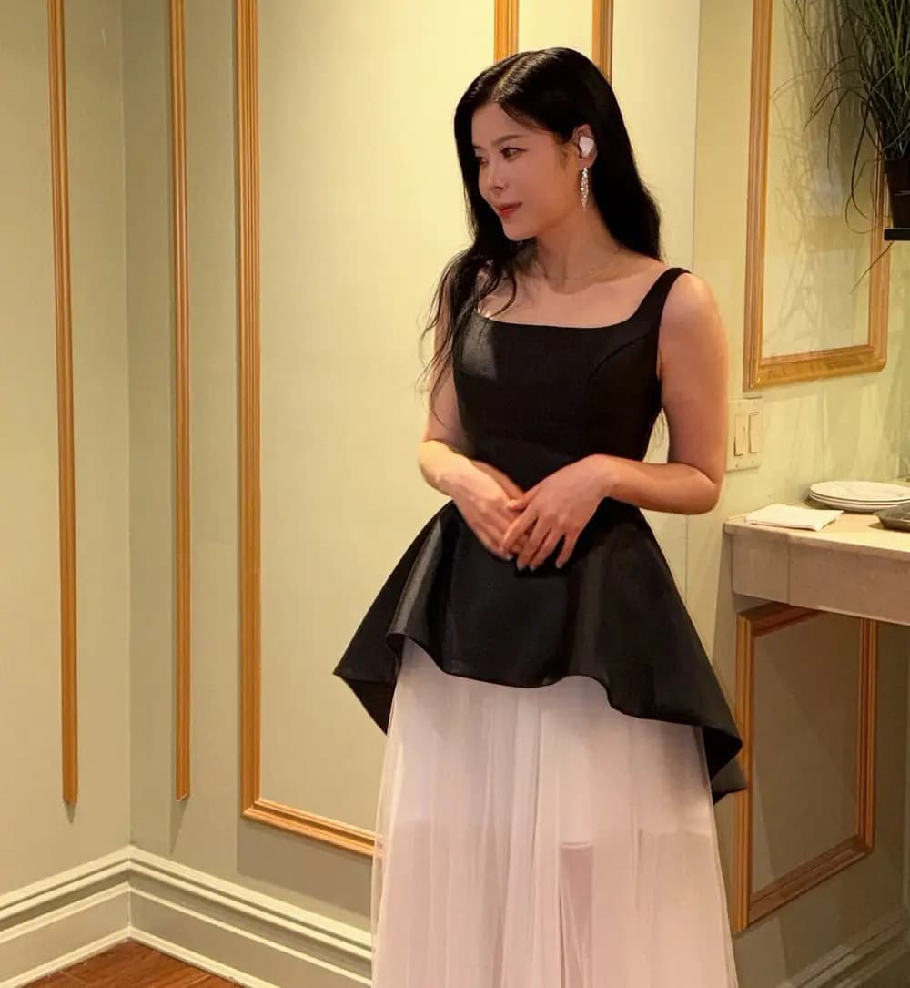 歌手林纽约忙碌日常多张照片合集，疲惫笑容记录海外通告点滴