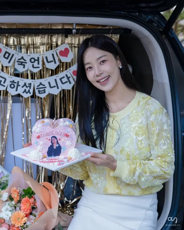 韩智惠《因为没有来世》杨美淑可爱反派剧照，时尚造型展现角色魅力