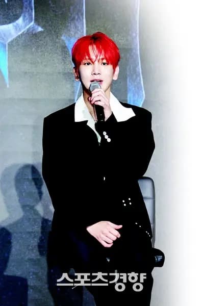 SHINee成员启范照片，韩国歌手主持人酒后阿姨事件曝光