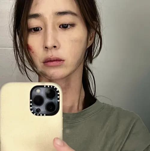 李民贞在《恶人们》中饰演韩秀贤角色剧照，伪钞艺术家沉沦欲望