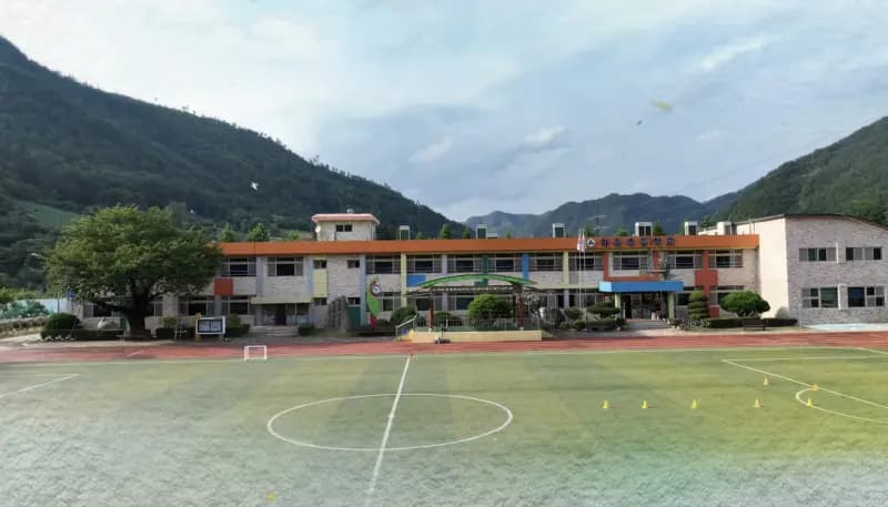 MBC江原英东特辑纪录片《小大校，江原农渔村留学》海报照，杨喜恩加盟亮点