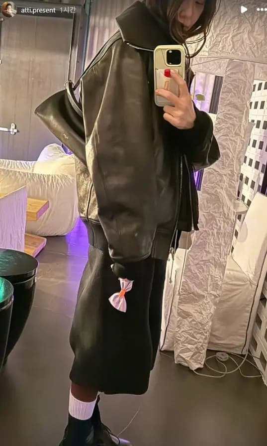 “只有每年12月生病的记忆”高贤贞，瘦削脸庞…看似疲惫的镜子自拍