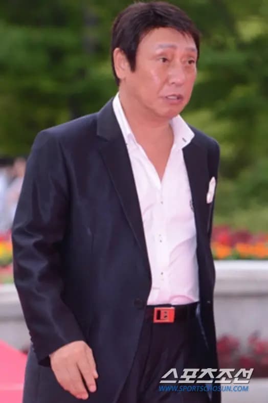 演员朴允培相关图片