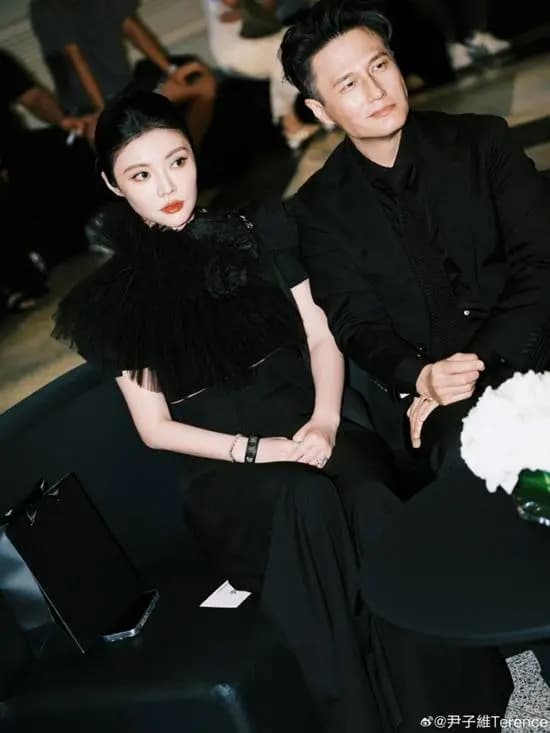 尹子维掌镜拍摄的冰雪主题与港式复古风生活照