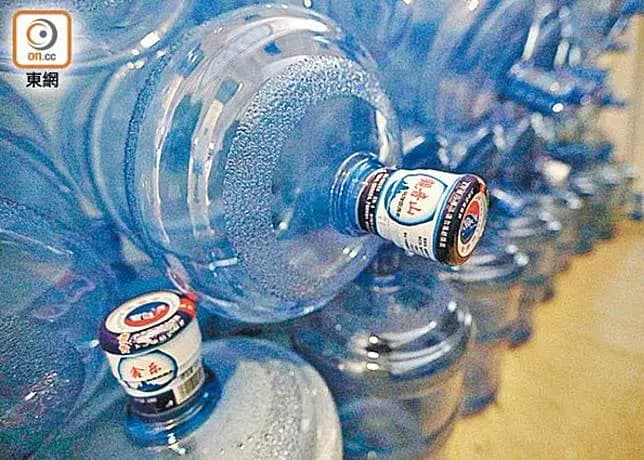 政府早前爆出「山寨水」招標風波。