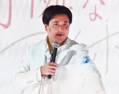 卡卡罗尼栗谷于年末特别节目惊喜宣布结婚 证人为明石家秋刀鱼 婚姻登记申请日期亦公开