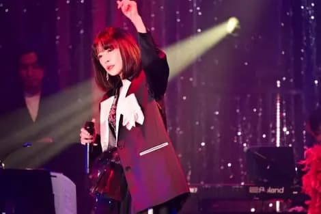 沉浸在“中森明菜”独一无二的世界中的一夜 时隔8年晚餐秀首日 被热情与感动包围的名曲舞台【现场报道】