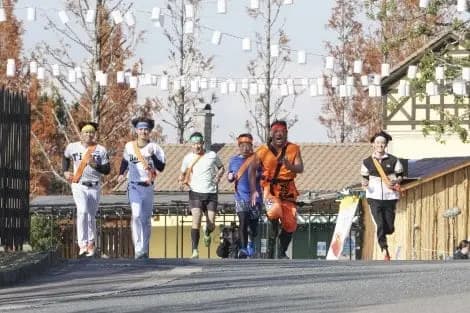 关西电视年末特番《超アスリート×芸能人バトル》宣传视觉海报与节目Logo