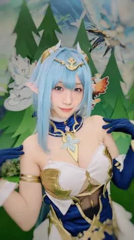 伊织萌、胸口全露精灵造型令粉丝震惊 Comic Market cosplay介绍「毫无违和感真的很可爱」