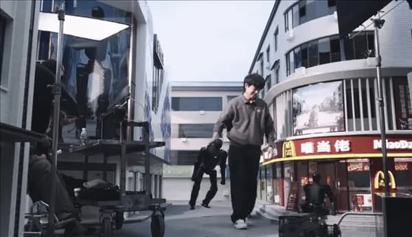 "稚晖君"发布全球首个个人机器人：轻松塞进背包拎着就能走