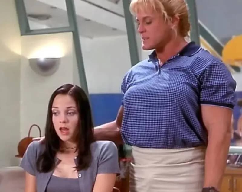 《惊声尖笑》走红演员珍特卡（右）的生活照