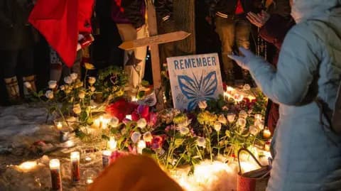 Bloomberg拍摄的明尼阿波利斯守夜现场照片