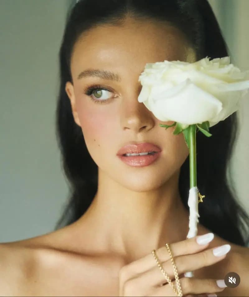 妮可拉庆祝31岁生日的绝美个人照