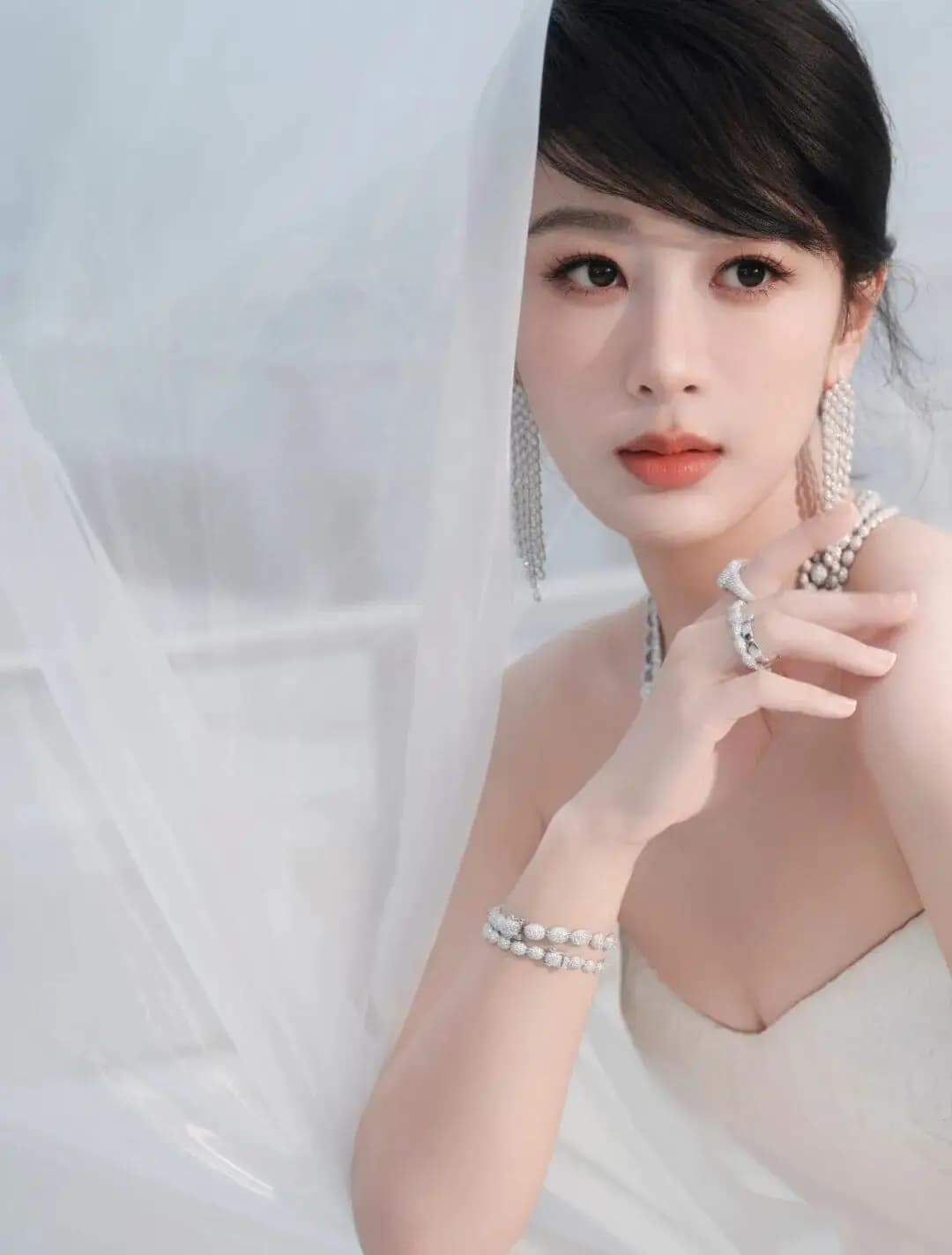 杨紫新剧拍摄与商务活动动态