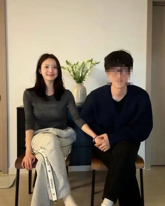 Heart Signal 4出身的金智英宣布怀孕结婚近况