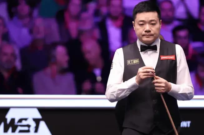 斯诺克大师赛丁俊晖对阵特鲁姆普比赛现场比分牌