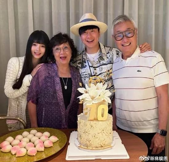 网友在洛杉矶偶遇林俊杰与女友七七低调同游