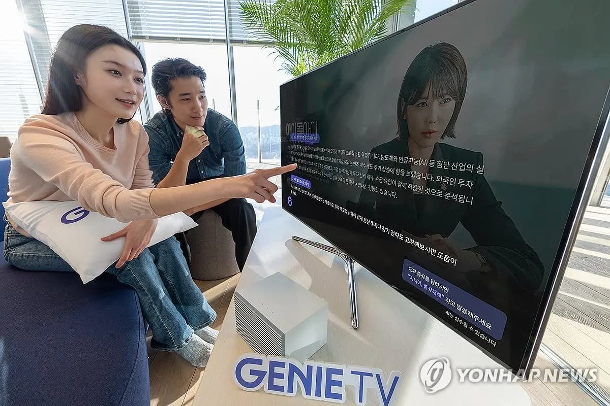 模特们正在演示通过KT Genie TV的AI Agent功能与电视进行轻松的日常对话互动