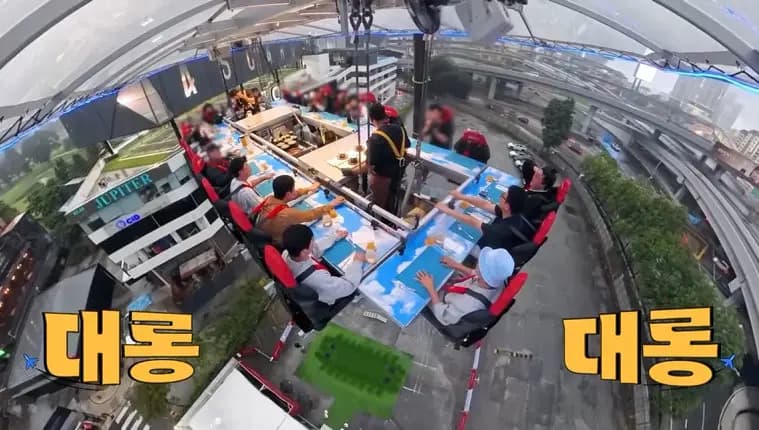 金俊昊克服恐惧后在空中餐厅与女友金智珉进行视频通话炫耀