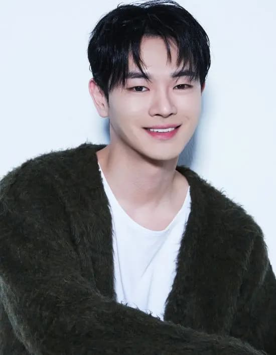 演员张东周确定出演SBS新剧《今天开始是人类》,饰演足球选手贤宇硕